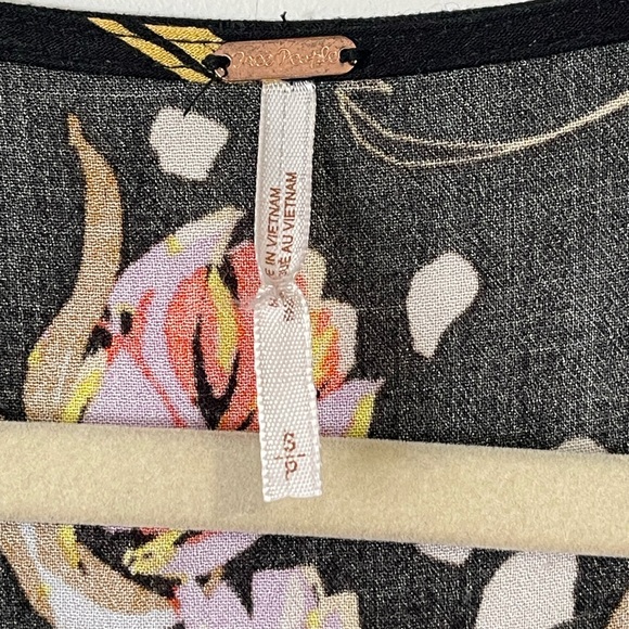 SOLD Free People Bella Printed Tunic Black Floral - Picture 5 of 11